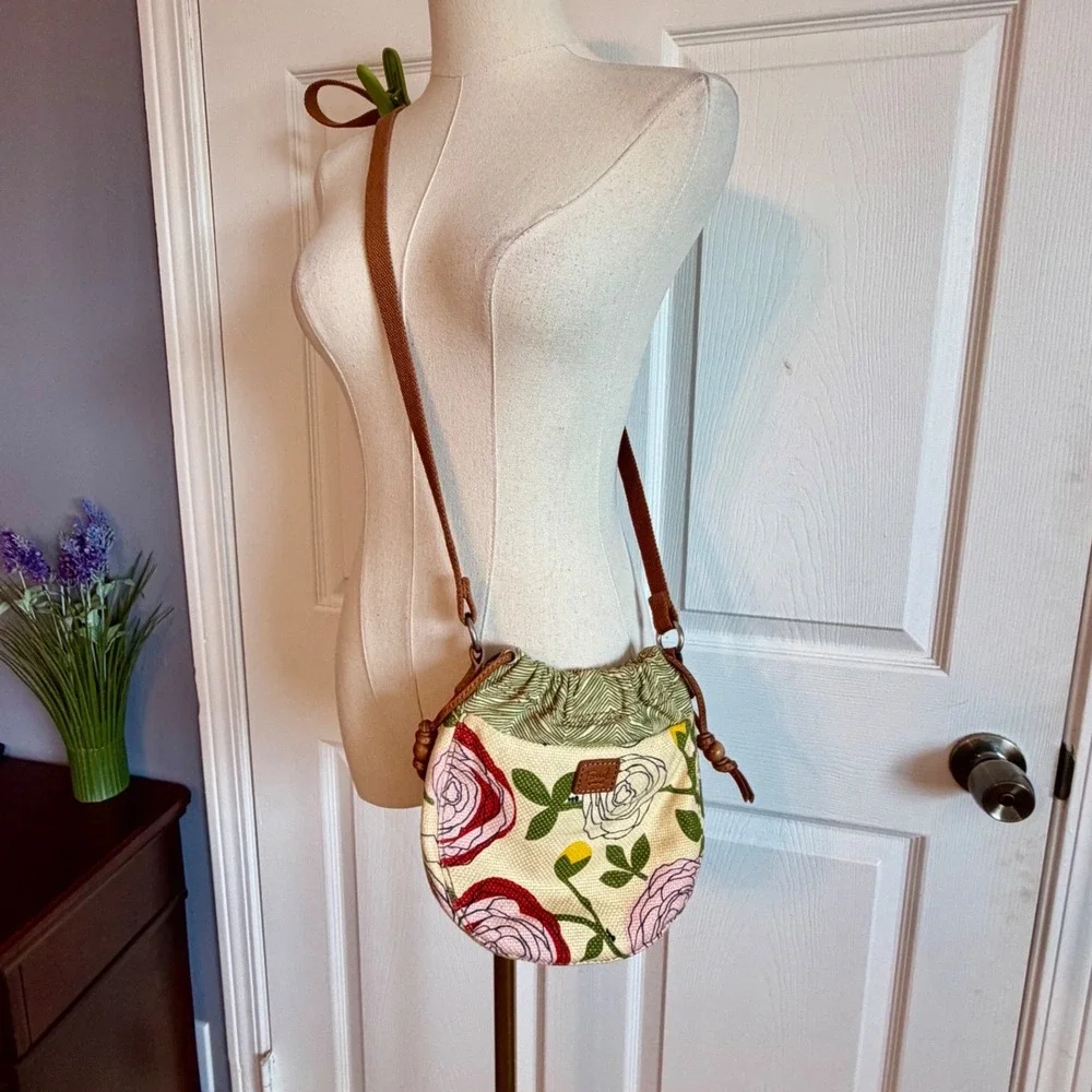 Fossil Key-Per Floral Canvas Crossbody Drawstring Bag Green Pink Rose Pouch